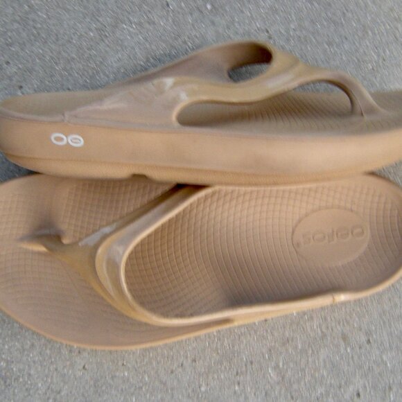 OOFOS Recovery Sandals OoLala Nude Size 10 barely worn - Picture 2 of 6